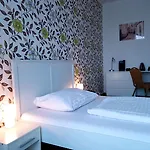 Modena 3*