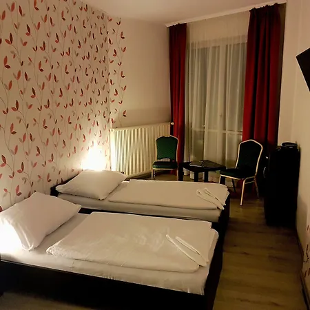 Modena Hotel 3*